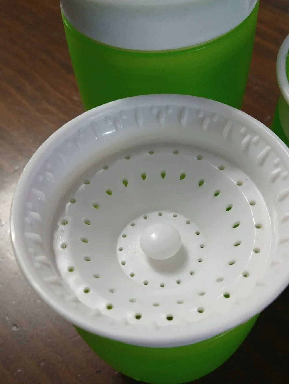 3 Set Munchkin Bright Green and White Silicone Snack Cups with Lids and Handle